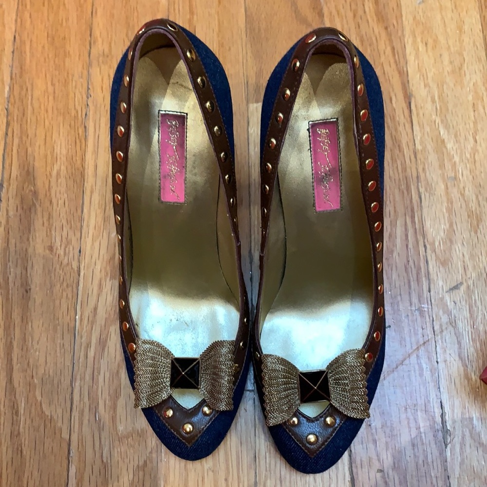 Denim and brown studded wooden heel pump